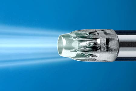SILVENT X07 air nozzle blowing air, showing the airflow against a blue background.