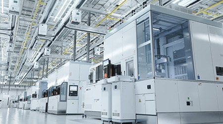 制造业用于半导体生产的洁净室。